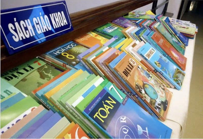 Chương trình trao tặng học bổng cho các học sinh